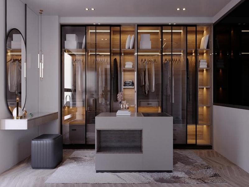 Cabina armadio moderna e minimalista con pannello in vetro e legno massello