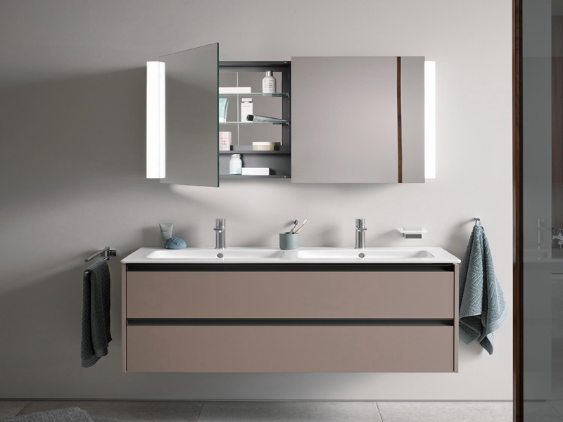 Mobile da bagno in legno massello laccato opaco di fascia alta personalizzato con design di armadietti a specchio
