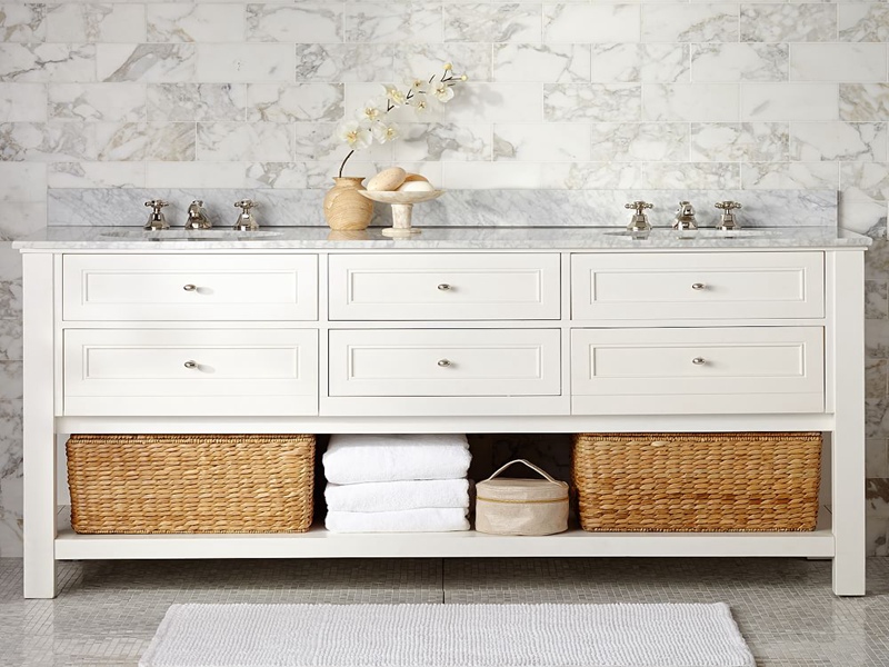Elegante mobile da bagno in legno massello laccato bianco opaco stile Shaker con piano di lavoro leggero