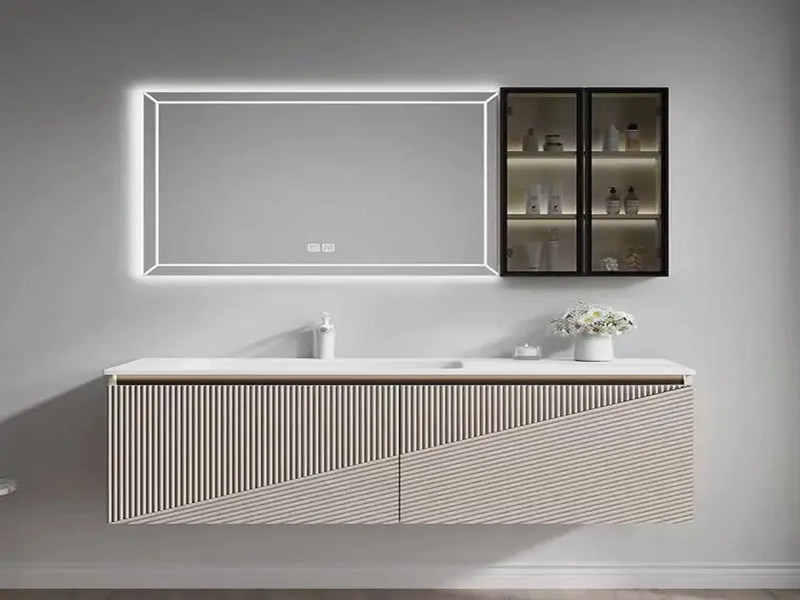 Mobile da bagno in legno dalla forma geometrica e finitura laccata chiara in stile moderno